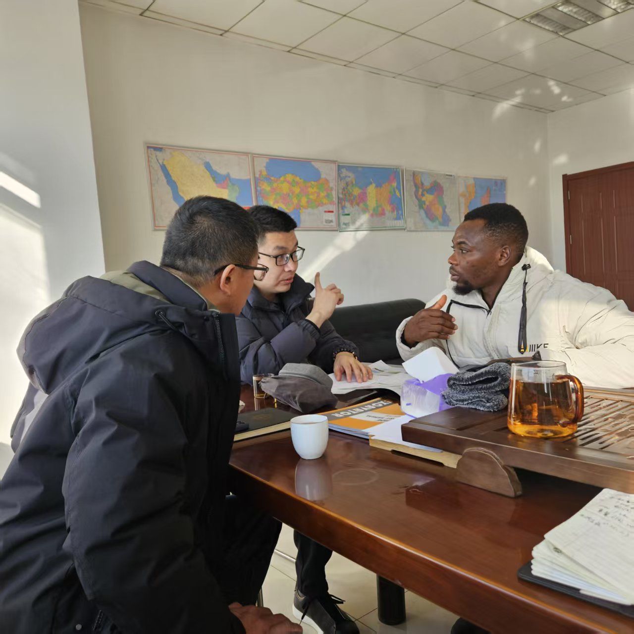 Visites de l'agent du Ghana pour inspecter l'équipement d'excavateur Visites de l'agent du Ghana pour inspecter l'équipement d'excavateur