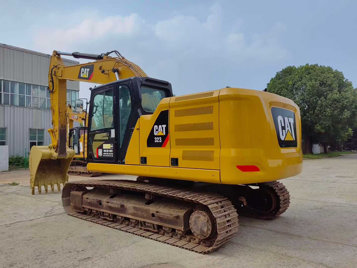 حفارة مستعملة Cat323 موديل 2020 بحالة ممتازة