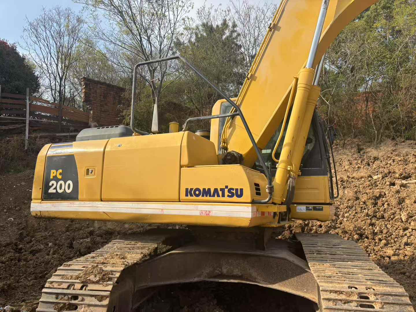 Escavadora de rastos Komatsu PC 200 usada ano 2018
