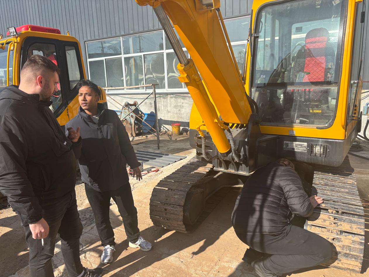 Des experts serbes du bâtiment visitent LXEM Des experts serbes du bâtiment visitent LXEM