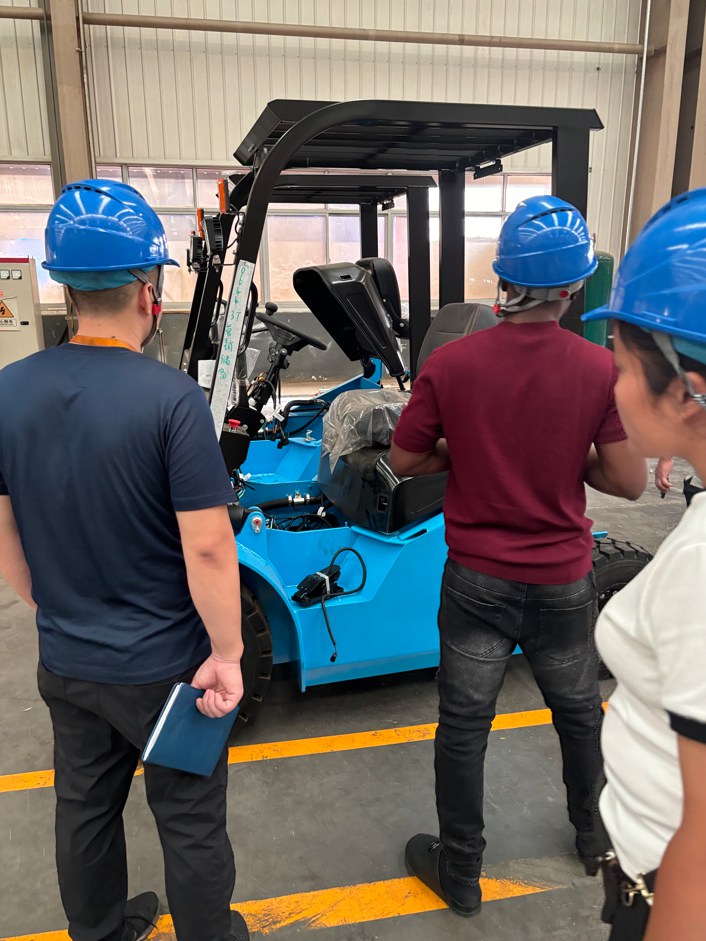 LXEM Forklifts Win Favor of Ghanaian Clients LXEM Forklifts Win Favor of Ghanaian Clients