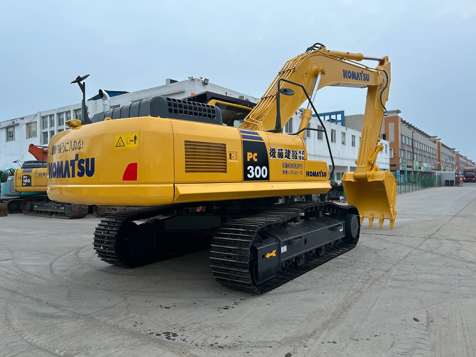 Komatsu PC300 الحفارة 2022 السعر المستخدم