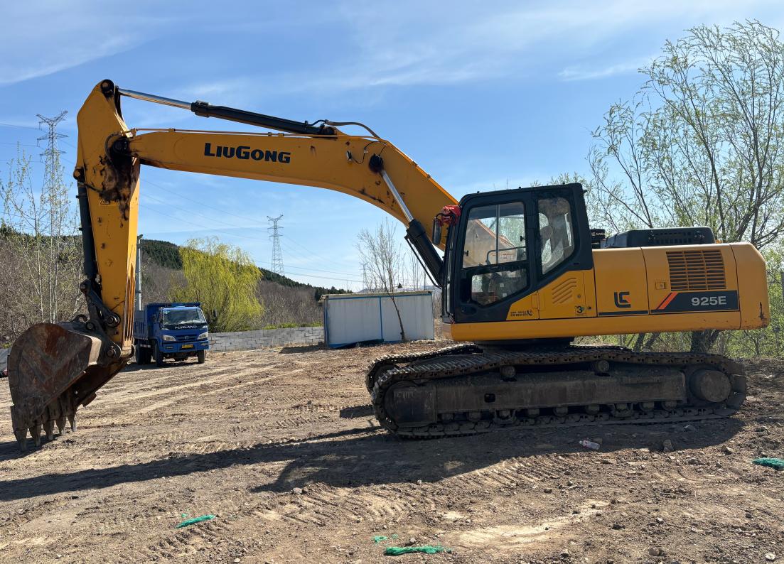 Good Condition 2022 Year Liugong Clg925E Excavator