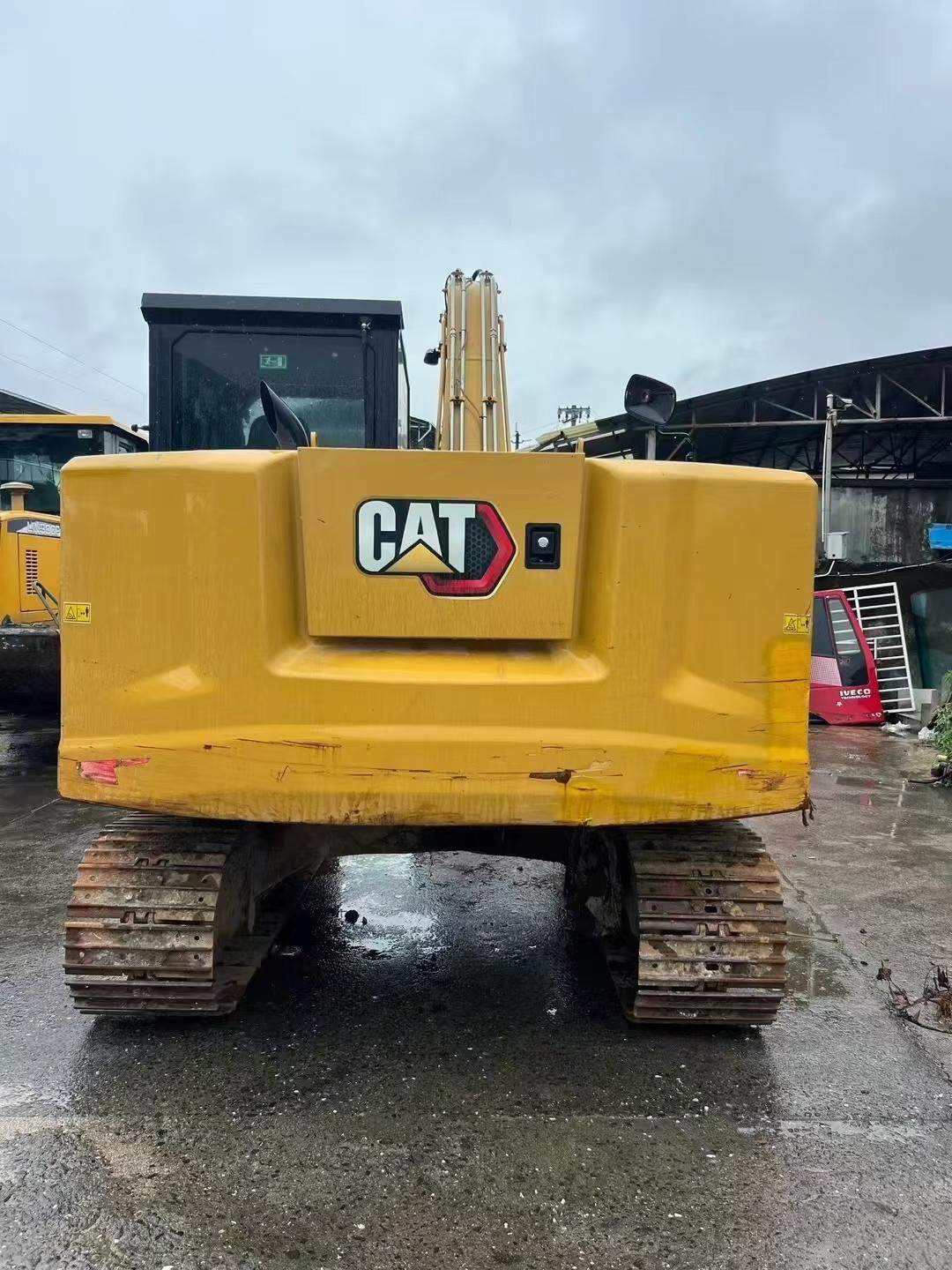 حفارة زاحفة Cat 307 مستعملة للبيع بسعر رخيص لعام 2024
