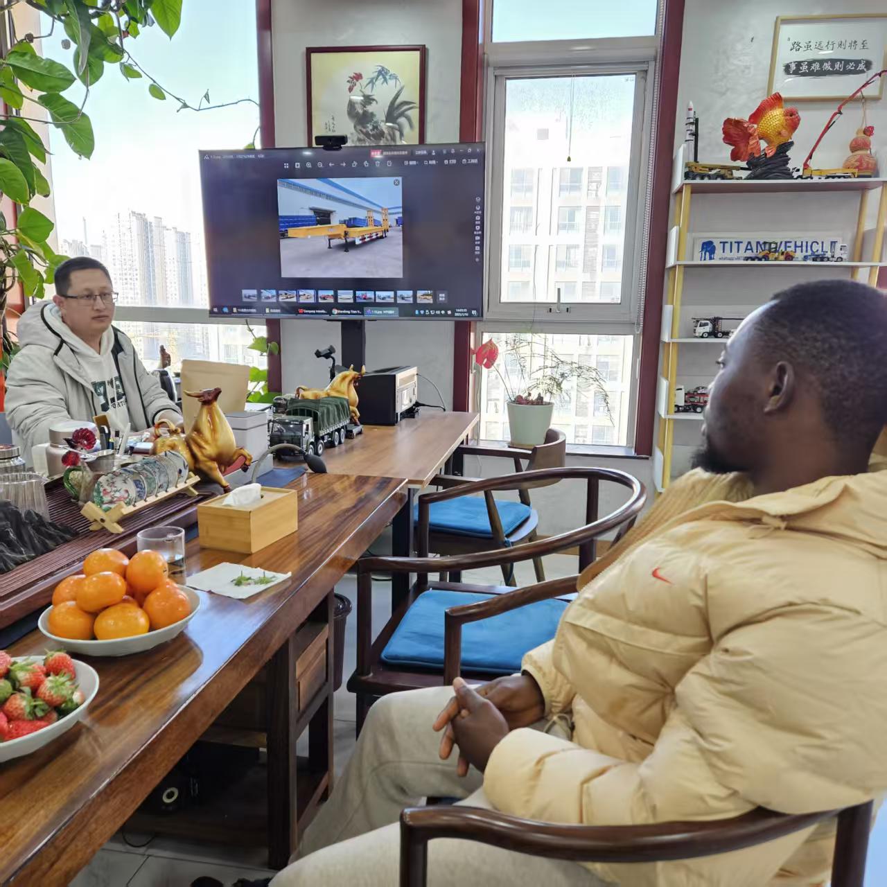 Visites de l'agent du Ghana pour inspecter l'équipement d'excavateur Visites de l'agent du Ghana pour inspecter l'équipement d'excavateur