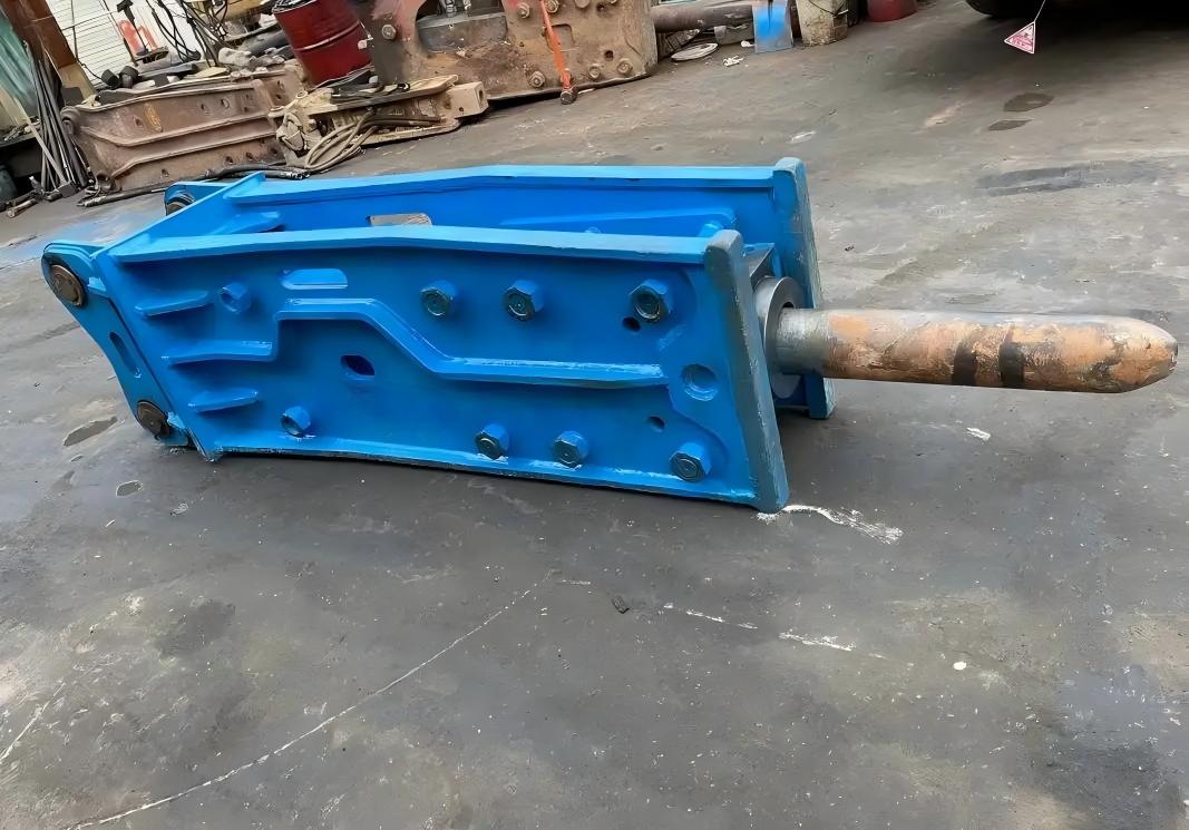 مطرقة صخور هيدروليكية من النوع العلوي LXT680