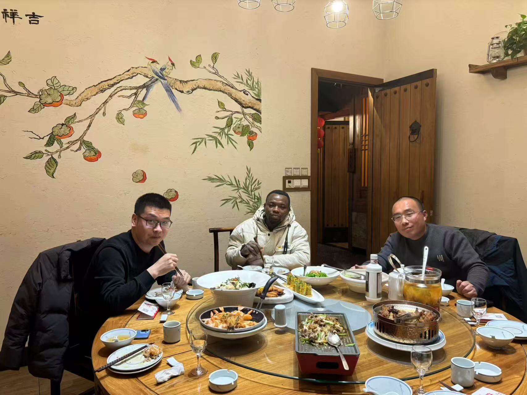 Visites de l'agent du Ghana pour inspecter l'équipement d'excavateur Visites de l'agent du Ghana pour inspecter l'équipement d'excavateur