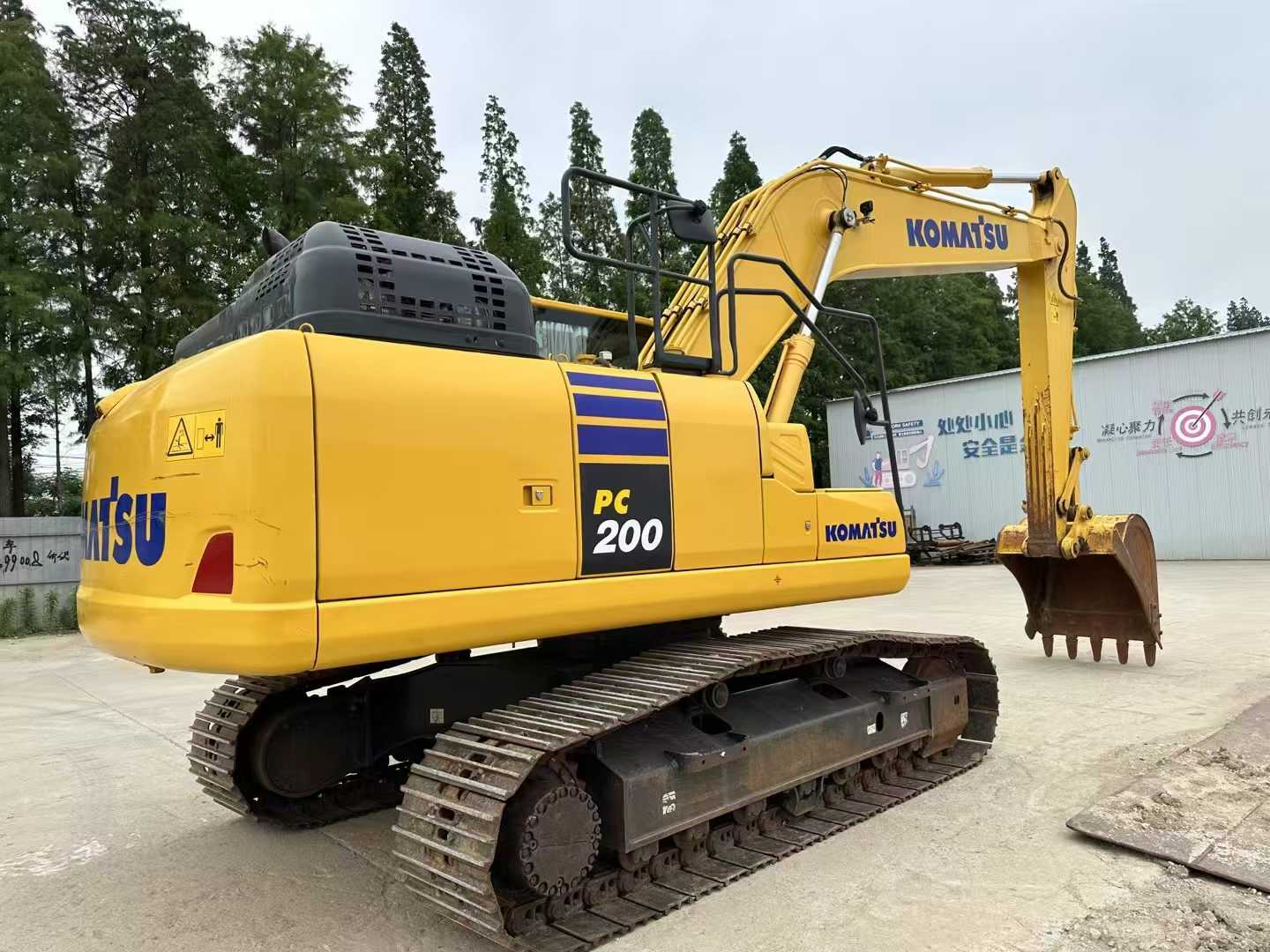 98% New Digger 2023 Year Komatsu PC200 Excavator for Sale 