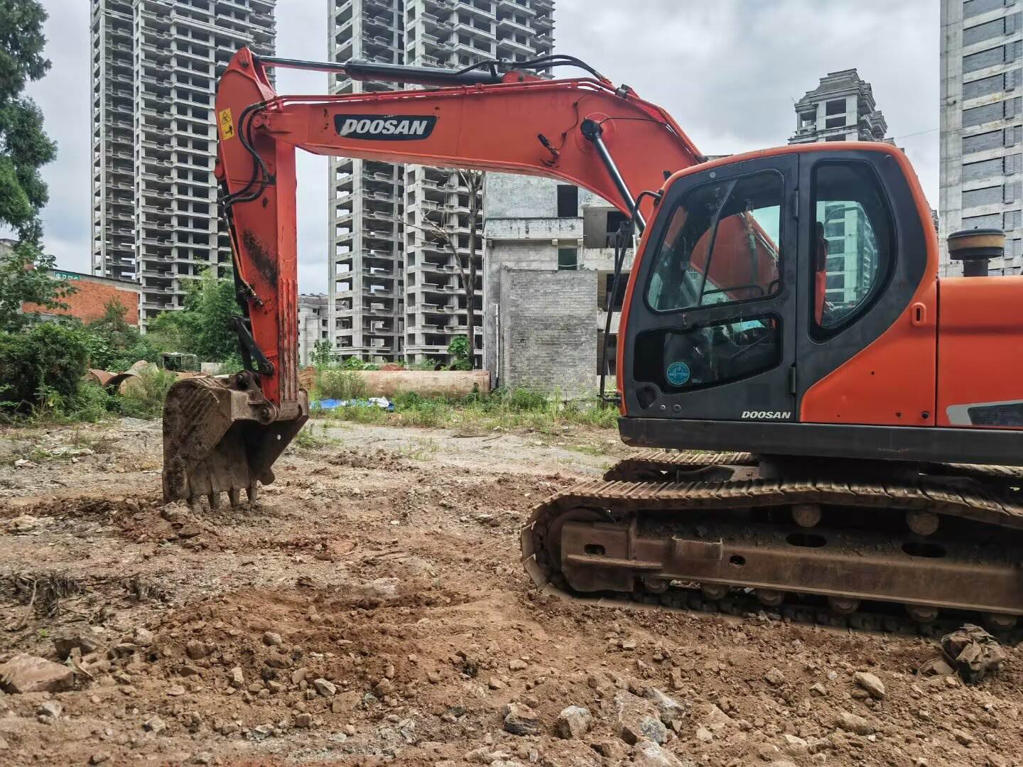 2021 DOOSAN 215 21T Excavatrice d'occasion à vendre