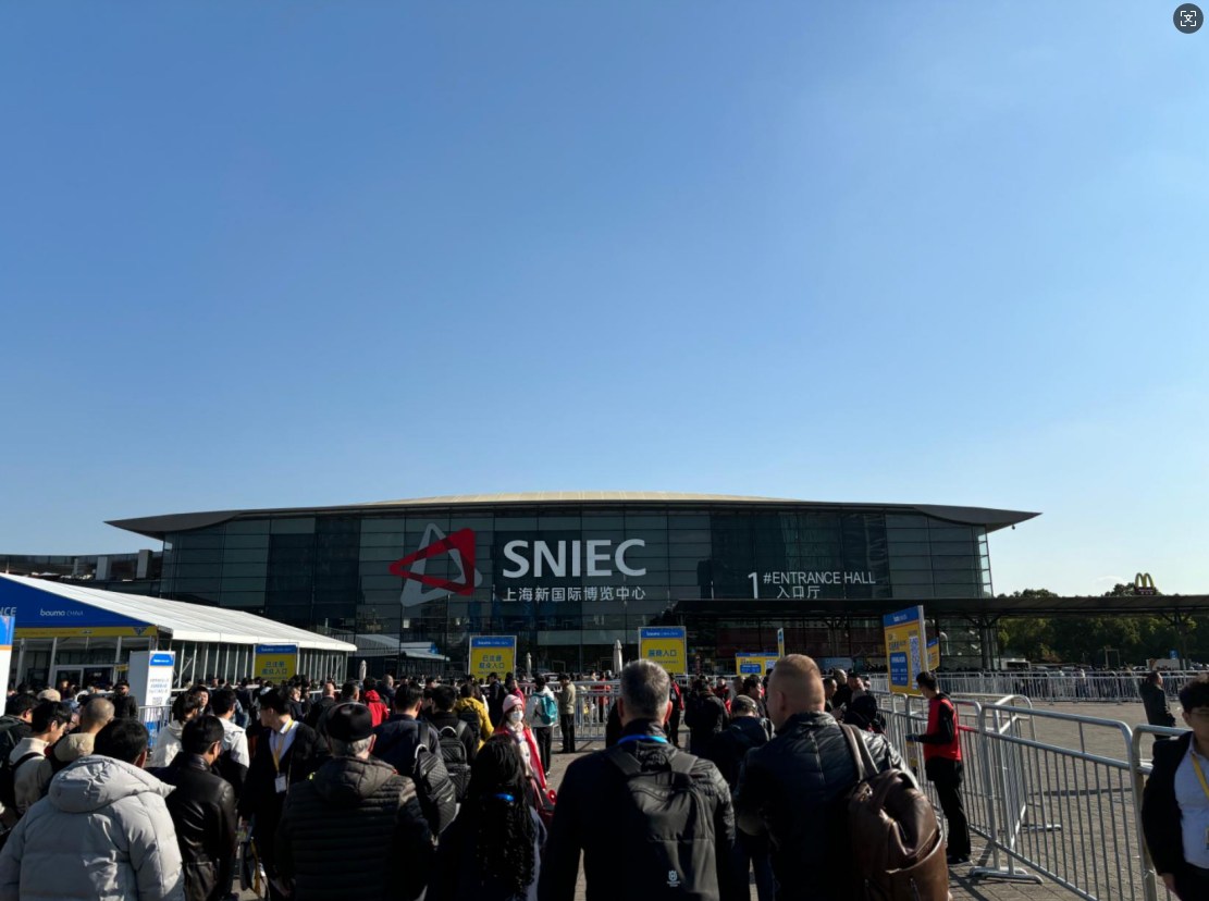 Visits Bauma CHINA in Shanghai Visits Bauma CHINA in Shanghai