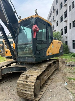 Excavatrice Hyundai 215 d'occasion à vendre 2022