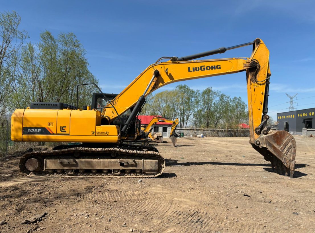 Good Condition 2022 Year Liugong Clg925E Excavator
