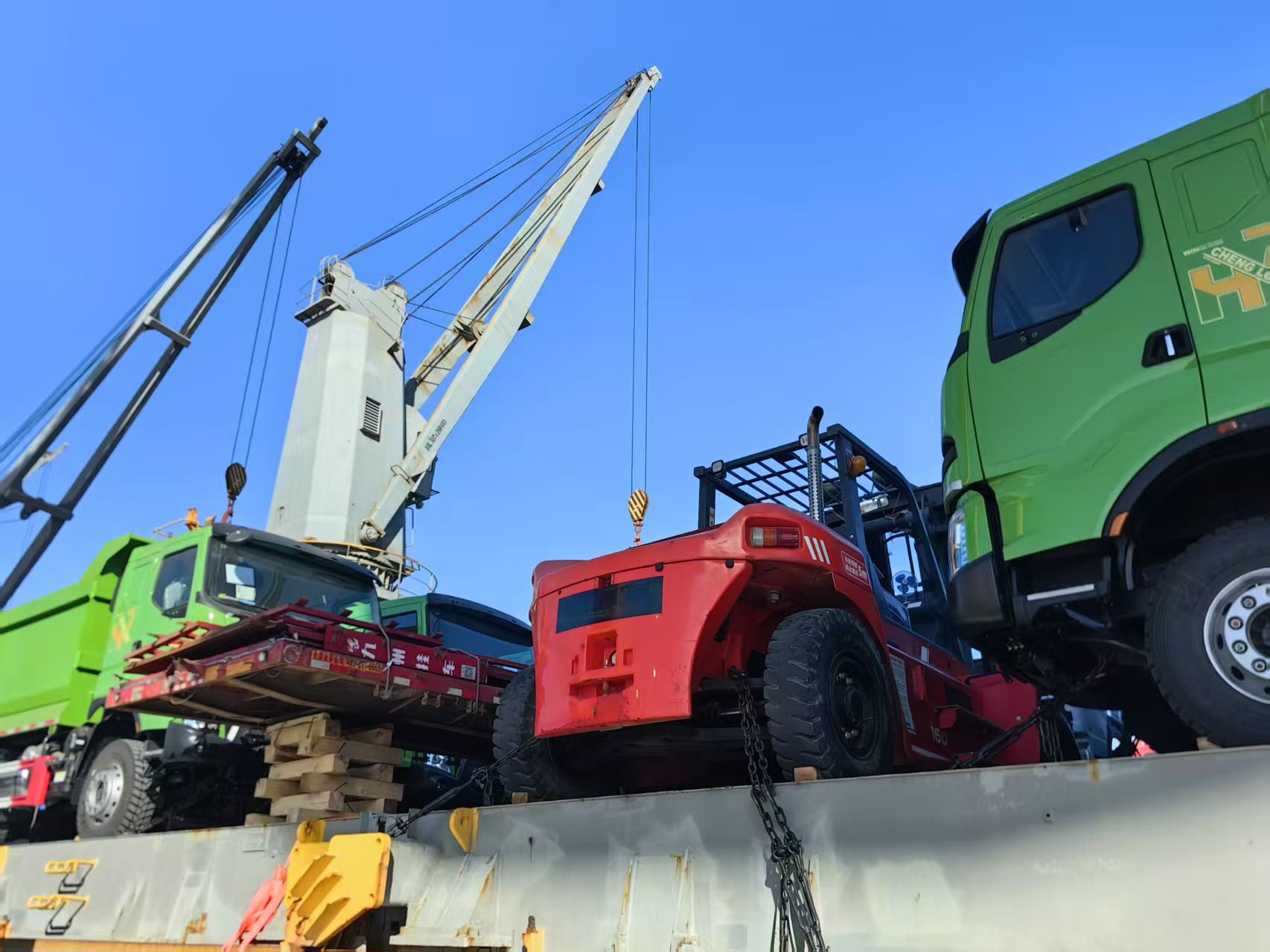 شحنة الرافعة الشوكية Heli تبحر إلى الجزائر شحنة الرافعة الشوكية Heli تبحر إلى الجزائر