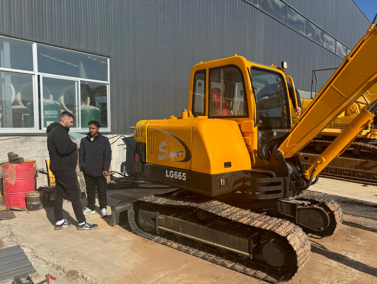 Des experts serbes du bâtiment visitent LXEM Des experts serbes du bâtiment visitent LXEM