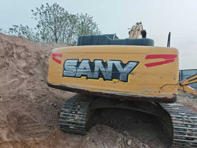 Escavadora Sany 215 usada, ano 2019, com 5.680 horas, em promoção