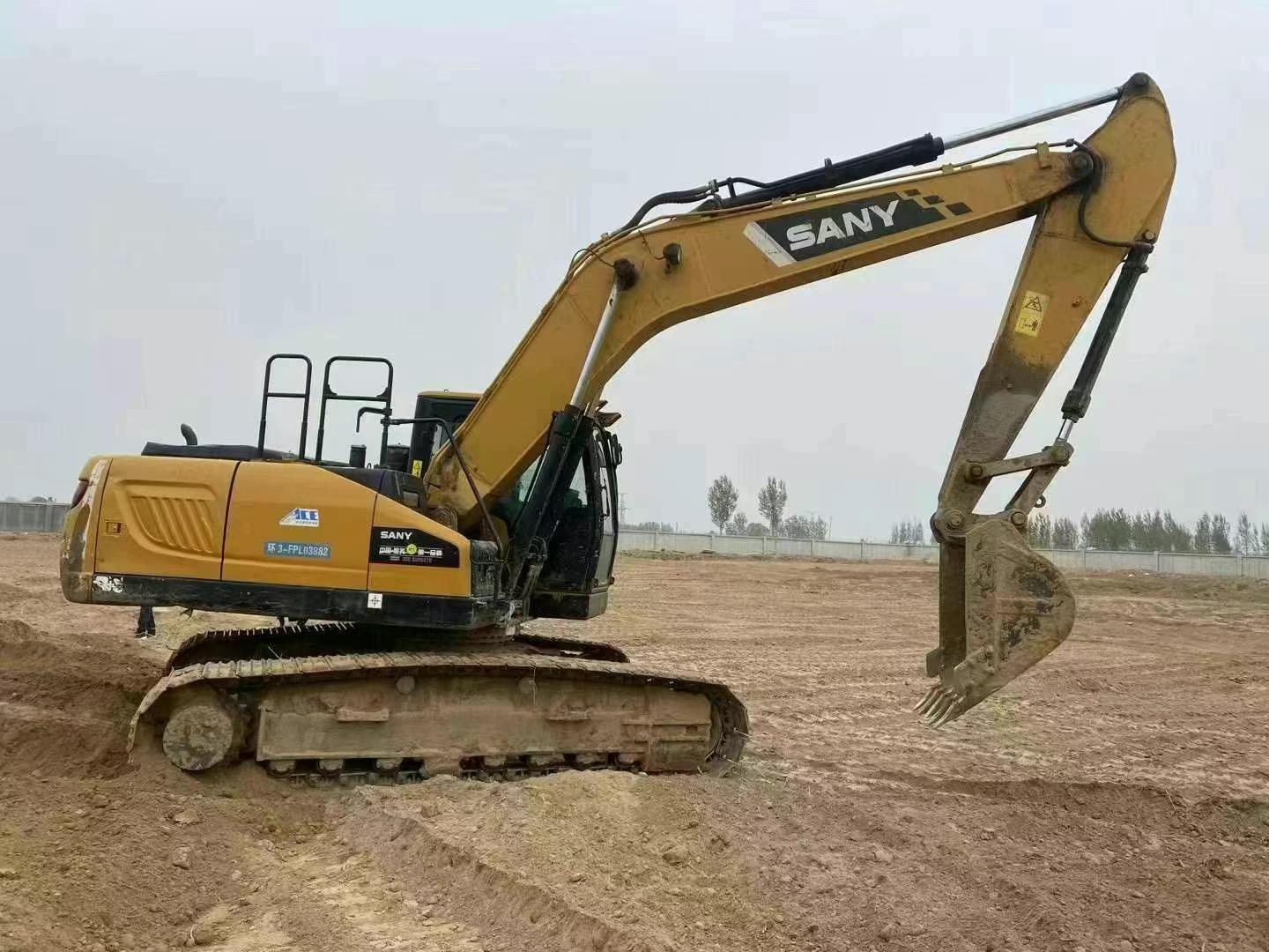 Escavadora Sany 215 usada de 2018 com tapete rolante