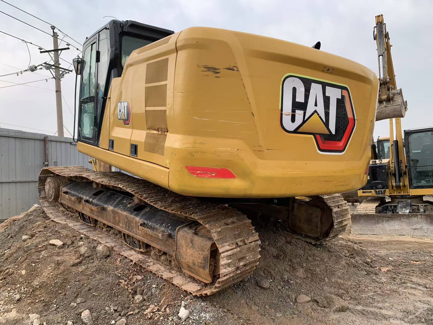 Escavadora Cat 323GC usada, 2020, em bom estado