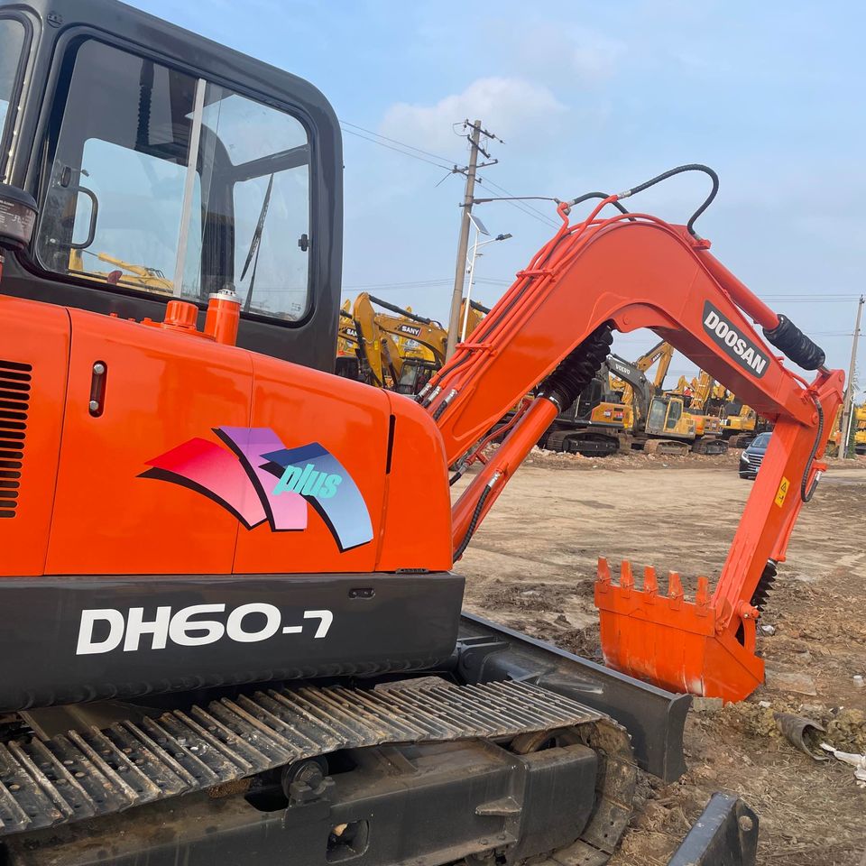 Doosan DH60 Used Excavator Great Condition 2022