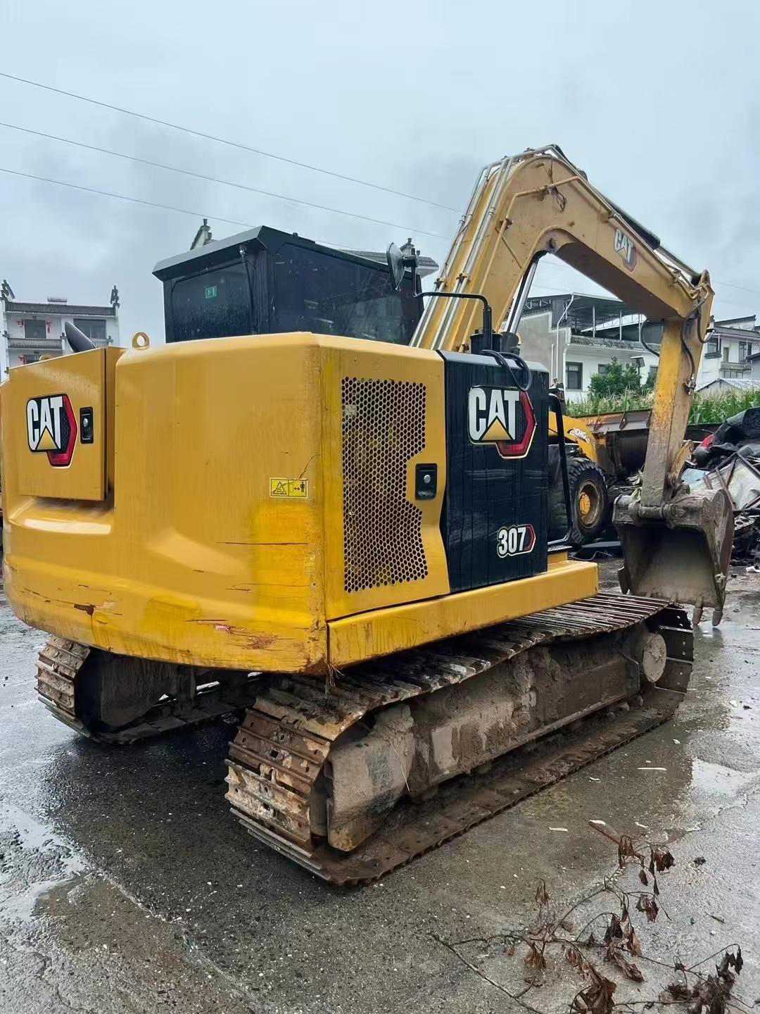 حفارة زاحفة Cat 307 مستعملة للبيع بسعر رخيص لعام 2024