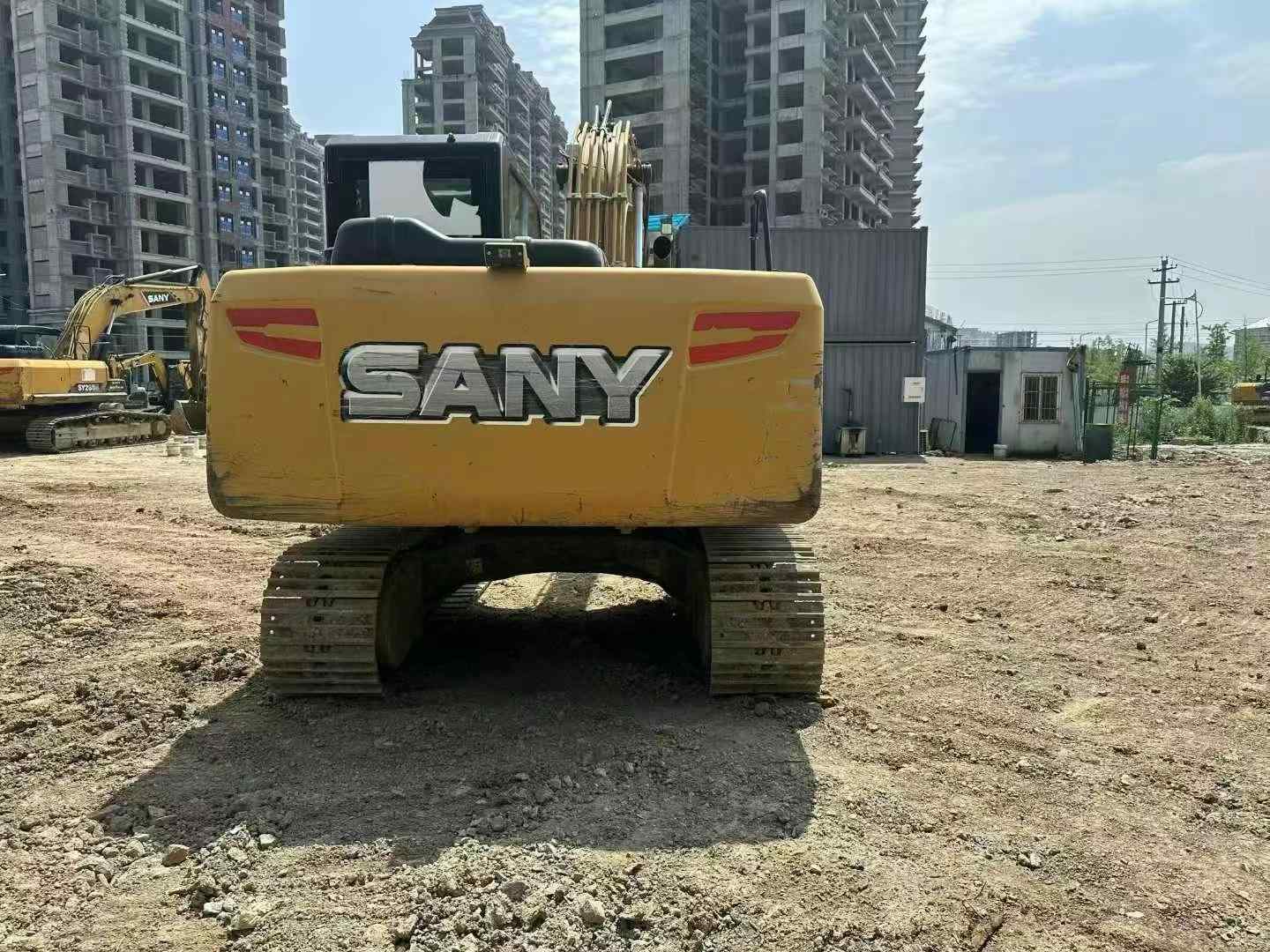 Дешевая распродажа 2022 года выпуска Sany 135 б/у гусеничный экскаватор